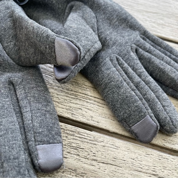 Elegant Gray Pearl-Embellished Fleece Lined Smartphone Friendly Gloves NWT - Picture 3 of 6